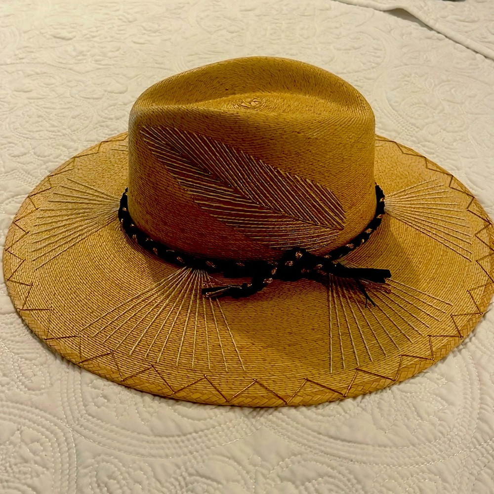 Corazon Playero Hat with black chord medium